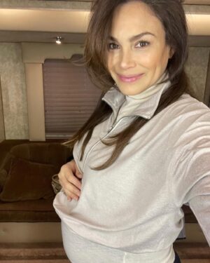 Patricia De Leon Instagram - Bonito Martes Familia! 
.
Si ahora actuamos en dúo 🤣 
.
#blessedandgrateful