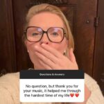 Patricia Kelly Instagram – Ihr Lieben, beim letzten Q & A hat mich diese Nachricht erreicht, die mich sehr berührt. Immer mal wieder bekomme ich solches Feedback, wo mir jemand sagt, dass ihm meine Musik in schweren Zeiten geholfen hat. Wenn meine Musik dies bei jemandem bewirkt, dann nehme ich es als großes Geschenk an und auch als Anreiz, weiterhin Songs zu schreiben, die euch berühren und vielleicht auch helfen ❣️ Thank you so much, God bless 🙏🏻
#q&a #questionsanswers #feedback #thankful #grateful #music #musichelps #touchpeopleshearts #lovemyjob #musik #patriciakelly #kellyfamily #thekellyfamily