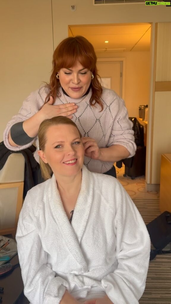 Patricia Kelly Instagram - Ihr Lieben, die Fragen aller Fragen: in wen wart ihr damals verliebt?? 😍😍 Ich bin heute in Berlin und meine Make Up Artist @sarahhartgens war damals auch am Hausboot unterwegs 😅😅 Lasst mich wissen, wie war das bei euch?? #frageallerfragen #paddyoderangelo #hausboot #köln #kellyfansareepic #patriciakelly #kellyfamily #thekellyfamily