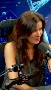 Patricia Velásquez Instagram - Mi secreto para estar bien es el agradecimiento! Entrevista completa en el canal de YouTube del Doctor @doctorsotelo #patriciavelasquez #actress #podcast