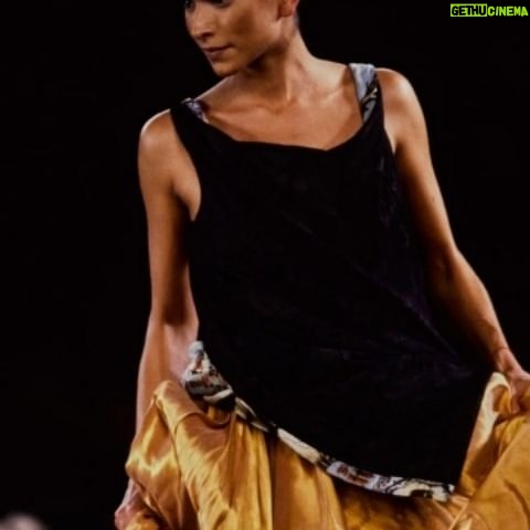 Patricia Velásquez Instagram - Jean Paul Gaultier- Spring Summer 1998 #patriciaVelasquez #model #modelo #runway #pasarela #jeanpaulgaultier