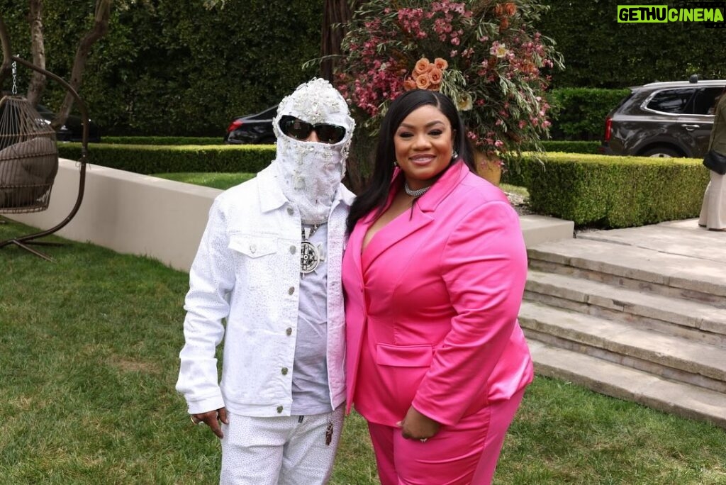 Patricia Williams Instagram - Living amongst giants. 🔥 Too much fun at #netflixisajokefest! Can’t wait to come back! Thank you @tedsarandos @robbiepraw @netflix, @netflixisajoke. 📸: @aspictures #photodump #mspat