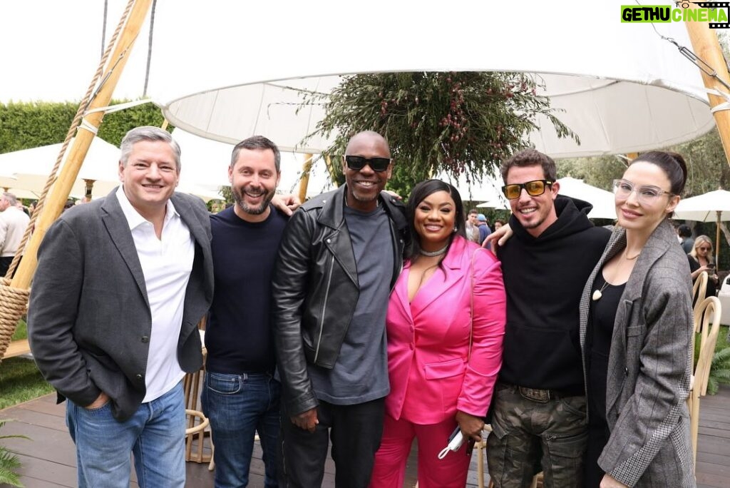 Patricia Williams Instagram - Living amongst giants. 🔥 Too much fun at #netflixisajokefest! Can’t wait to come back! Thank you @tedsarandos @robbiepraw @netflix, @netflixisajoke. 📸: @aspictures #photodump #mspat