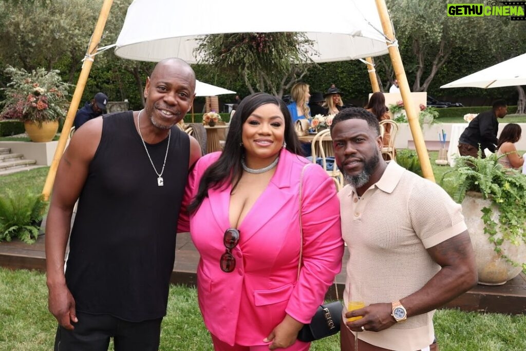 Patricia Williams Instagram - Living amongst giants. 🔥 Too much fun at #netflixisajokefest! Can’t wait to come back! Thank you @tedsarandos @robbiepraw @netflix, @netflixisajoke. 📸: @aspictures #photodump #mspat