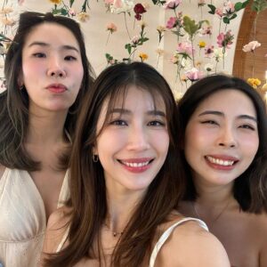 Patteera Sarutipongpokin Instagram - พยายามสดใสสู้ดอกไม้ 🌸🌼🌷💐
แต่ที่สู้ไม่ได้เลยคือพระอาทิตย์ มันจะแผดเผาอะไรขนาดนั้นนนน 🥵