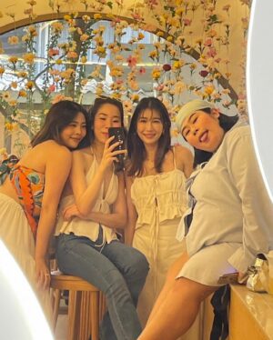 Patteera Sarutipongpokin Instagram - วัยหวานอย่างเรา 😂🌸🌻🌷🌼💐