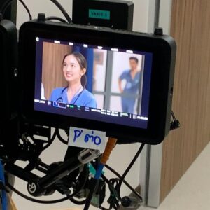 Patteera Sarutipongpokin Instagram - 🏥 Emergency Couple จบแล้วววว ✨
ขอบคุณทาง @truecjcreations ที่ให้โอกาสอรมาเป็นหมอเมย์ สานฝันการเล่นเป็นหมอสุดๆ เป็นประสบการณ์ที่ดีมากๆเลยค่ะ
ขอบคุณทีมงานทุกภาคส่วนที่เต็มที่มากๆกับซีรีส์เรื่องนี้ 
รู้สึกโชคดีมากที่ได้เจอเพื่อนร่วมงานทุกคนที่เก่งและเป็นกันเอง
ดีใจมากๆที่ได้ทำงานกับ cast นี้ 💖 หวังว่าเราจะได้เจอกันอีก 🤞🏼
90% ของหมอเมย์คืออยู่กับหมอกุ๊กต้องขอบคุณพี่อ้นที่เป็น Partner ที่ยอดเยี่ยม หลายๆซีนแค่มองตาพี่อ้นก็น้ำตาปริ่มแล้ว 🙏🏻 @inseadang 
ที่สำคัญขอบคุณคนดูทุกคนที่ติดตาม เชียร์ อินและลุ้นไปกับทุกคู่นะคะ 
บ๊ายบายหมอเมย์ 🫶🏻