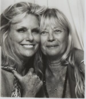 Patti Hansen Instagram - Happy Birthday to my bestie! 🌸🎉🎂😘 Just found this from my daughters wedding, 2019. Such beautful times together always! Love you Shaunie! @shauncaseyheld