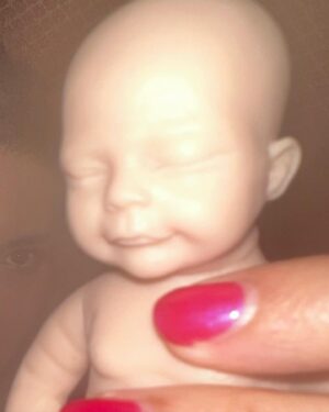 Patti Harrison Instagram - If given the chance i think id be a good mom because id hold the baby like this. And when people in public would yell at me for holding it this way, id say “im so sorry. This better?” Then I’d hold it the right way …and everyone would smile 😊
(P.S- she is awake in these photos! I had her close her eyes for the flash 😌)