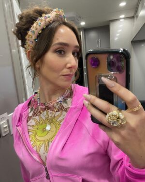 Patty Guggenheim Instagram - 🕷️RUN, don’t walk (cuz ogre gonna eat you) to @therokuchannel ! It’s SPIDERWICK DAY 🕷️ (all eps available now) I’m so grateful to be a part of this BIG FUN EPIC MAGICAL ADVENTURE! @aronelicoleite @katcoiro @diterlizzi @blackholly @ann.foley and SO many more brought this 🧚🏼‍♀️🧌world to life. 
Also so happy I got to follow the genius, creative queen @katcoiro through yet another portal. I love youuuu
💘,
Stacy Varnow