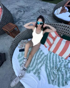 Patty Guggenheim Instagram - Suns out, sunsglasses out 🌞🌅☀️🌇🕶️😎 no shade, I’m here to celebrate shades (be honest, should I start making graphic t’s with these epic quotes?)