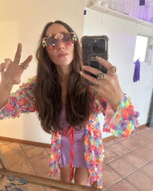 Patty Guggenheim Instagram - Suns out, sunsglasses out 🌞🌅☀️🌇🕶️😎 no shade, I’m here to celebrate shades (be honest, should I start making graphic t’s with these epic quotes?)
