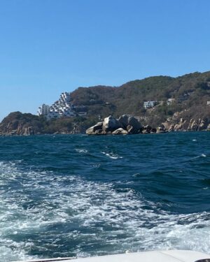 Paty Díaz Instagram - Brillito de☀️ y olor a mar🌊 
🛥🙂 🌬 💙🙏🏼
#sun #mar #sealife #sunshine #lavidaeshoy