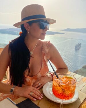 Paty Díaz Instagram - 🧡 #tbt En Tierra Griega 
…En una Pequeña Isla del mar Egeo 

#santorini 🇬🇷🧡
#maregeo #grecia