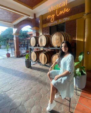 Paty Díaz Instagram - 💛💙💚
Así mi semana… 🙏🏼
… Cuando se unen lo que tanto amas hacer 🎥 en un viaje  extraordinario…
“Nadie como tú” en Oaxaca de mi corazón! @nadiecomotu.tv 
Gracias Oaxaca, Gracias vida!!

#oaxaca #nadiecomotú #matatlan 
#gratitud #grabacion #arte #actriz #actress #produccion #direccion #texto #agave #maguey #mezcal #artesania #arboldeltule #barriodejalatlaco
