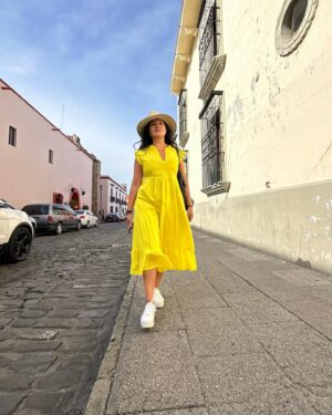 Paty Díaz Instagram - 💛💙💚
Así mi semana… 🙏🏼
… Cuando se unen lo que tanto amas hacer 🎥 en un viaje  extraordinario…
“Nadie como tú” en Oaxaca de mi corazón! @nadiecomotu.tv 
Gracias Oaxaca, Gracias vida!!

#oaxaca #nadiecomotú #matatlan 
#gratitud #grabacion #arte #actriz #actress #produccion #direccion #texto #agave #maguey #mezcal #artesania #arboldeltule #barriodejalatlaco