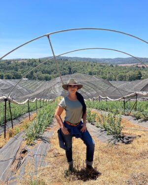 Paty Díaz Instagram - 💚🤎🤍💙
…Un buen café ☕️ 
…Un ratito en un gran recorrido por plantaciones de berries 😍
…Reír a carcajada con amigas  que amas
…Yo y mi propio reflejo…
… Además de estar agradecida por tan Bellos momentos y grandiosas personas que la vida me regala 🙏🏼
Que tengan una bendecida tarde!!✨❤️ 🌧 

#michoacan #santaclaradelcobre #patzcuaro #pueblomagico #rancho #berries #blueberry #gratitud #amor #amistad #mexico