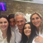 Paty Díaz Instagram - Ranita preciosa FELIZ Y BENDECIDO CUMPLEAÑOS!!🎂🎉🎈 Gracias por regalarnos estos momentos llenos de muchas sonrisas y tantos recuerdos, celebrando tu vida! LOS AMO!!!❤️ @anamariadelatorre_ @nataliaesperonmx @adrianalarranagaoficial #arathdelatorre #amistad #bendiciones #amor #forever #love #friends #friendsforever