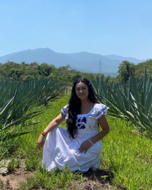 Paty Díaz Instagram - 🤍Saboreando Oaxaca💙
…Mientras… 🎬🎥🙏🏼 

@nadiecomotu.tv 
#oaxaca #mexico #mezcal #agave #nadiecomotú #productor #producción #actriz #actrees #director #gion #libretos #gratitud #amor