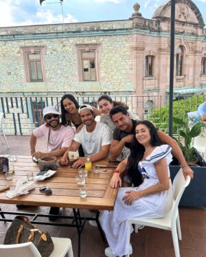 Paty Díaz Instagram - 🤍Saboreando Oaxaca💙
…Mientras… 🎬🎥🙏🏼 

@nadiecomotu.tv 
#oaxaca #mexico #mezcal #agave #nadiecomotú #productor #producción #actriz #actrees #director #gion #libretos #gratitud #amor