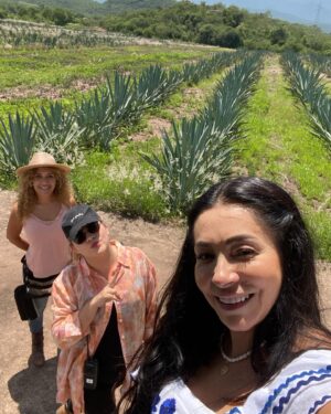 Paty Díaz Instagram - 🤍Saboreando Oaxaca💙
…Mientras… 🎬🎥🙏🏼 

@nadiecomotu.tv 
#oaxaca #mexico #mezcal #agave #nadiecomotú #productor #producción #actriz #actrees #director #gion #libretos #gratitud #amor