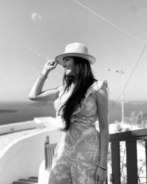 Paty Díaz Instagram - 💙🤍 … Aquí, un ratito…
…Yo y mi Alegría
Feliz jueves!
#diadejupiter
#tbt #grecia #greece 🇬🇷
#santorini