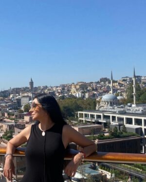 Paty Díaz Instagram - 🕌🇹🇷❤️💙🧿🤍🖤🧿💙

“Si la tierra fuese un solo estado, Estambul sería su capital” 
diría Napoleón Bonaparte 
#estambul 
#constantinopla 
#bizancio #turquia 
#europa #asia #mediterraneo