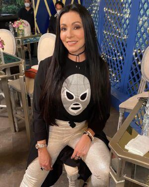 Paty Díaz Instagram - Lindo jueves!! 🤍🌟🌷

Quien no vió una película de El Santo?
Cómo: “El santo contra las mujeres vampiro” 😁… 
#tbt 🔙 #elsanto #elenmascaradodeplata 
#luchador #luchalibre 
#rodolfoguzmanhuerta