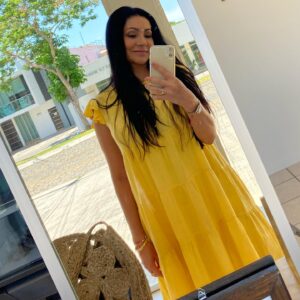 Paty Díaz Instagram - 💛 La vida amarilla, si, 🌼 AMAR Y YA!!💛 Feliz y grandiosa semana para todos!!🙏🏼