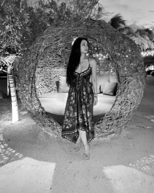 Paty Díaz Instagram - 🤍🫶🏼🌬✨🫧🤍
Feliz jueves!! 
↪️🌎↩️ 
#tbt