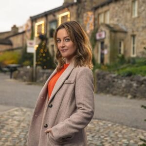Paula Lane Instagram - It's official! The Woolpack is my new local and I couldn't be happier. Thank you all for your warmest wishes and messages. I can't wait to bring Ella to your screens and help create some telly magic ✨@emmerdale @itv