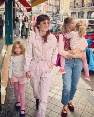 Paula Reca Instagram - Ellas 3 💕
@carlota_maschwitz