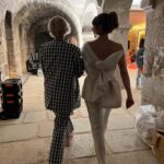 Paula Malia Instagram - Mi gente, nos vamos de bodorrio. 1. La última que rodamos juntos con mi Juanluí 2. La espera 3. @laura_m_campos a los mandos regalándonos un día inolvidable 4. Ellas 💕 5. La espera 2.0 6. Cómo sobrevivir a un vestido de novia 7. @lauracuesta llevándonos a mi y a el vestido perfecto al altar 8. Cuando me dijo que no