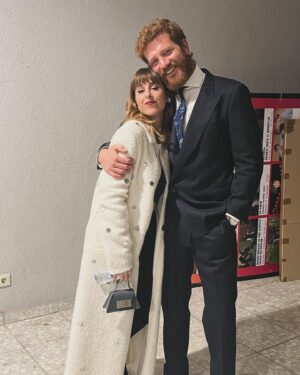 Paula Malia Instagram - Ayer pre-estrenamos:
“POLÍTICAMENTE INCORRECTOS” a partir del 23F en cines! 
Vayan a verla!!! ❤️
 @atresmediacine 
@lazonacine 

@lancomeofficial @beautyexpertlancome #makeup @agathaortizmua @robertosiguero 💕

@forte_forte @mam @mm6maisonmargiela 
@antoinella ✨

@cramtalent 💘