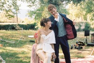 Paula Malia Instagram - Siempre hablo de ellas per todo el mundo sabe que sin esta personita Carmen no existiría. @juanluchadorr 🤘🏻💍

#valeria 
@netflixes