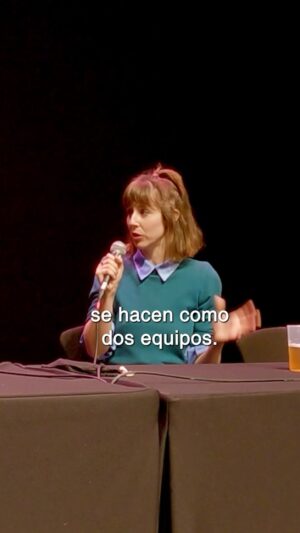 Paula Malia Instagram - 🚎📱LA RUINA con @ignasitf, @cap0 y @paulamalia que se convirtió en la protagonista de una película de acción por culpa de iPhone.