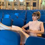 Paula Malia Instagram - Gracias @festicinehuelva por dejarnos poner nuestro granito de arena a esta gran fiesta del cine! Viva el cine y viva Huelva! Y viva también el equipassso que me acompaña una vez más. Styled by @antoinella @stinegoyastudio @sofiaperalta____ @marinagarciajoyas MUAH @rebecatfigueroa @beautyexpertlancome @lancomeofficial #makeup #skincare Gràcies @mireiiaoriol per fer-ho tan fàcil💕 Y gracias @cramtalent por crear la familia más bonita que existe, por mil aventuras más juntos. (Procesiones incluidas💕)