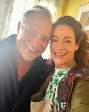 Paula Neves Instagram - O que eu gosto deste homem! Trabalhar ao lado dele foi uma honra, um privilégio e um enorme prazer! Todos os dias falámos de teatro, todos os dias me ensinou ❤️ Gosto de ti António 
Hoje somos todos Capelo ❤️
@capelo_antonio