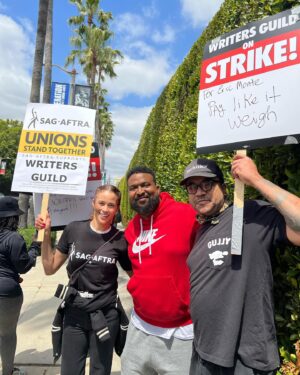 Paula Patton Instagram - SAG & WGA stand together in solidarity to create great change in Hollywood.  We must stand up for what is right & fair!💪🏽💛✌️🏾