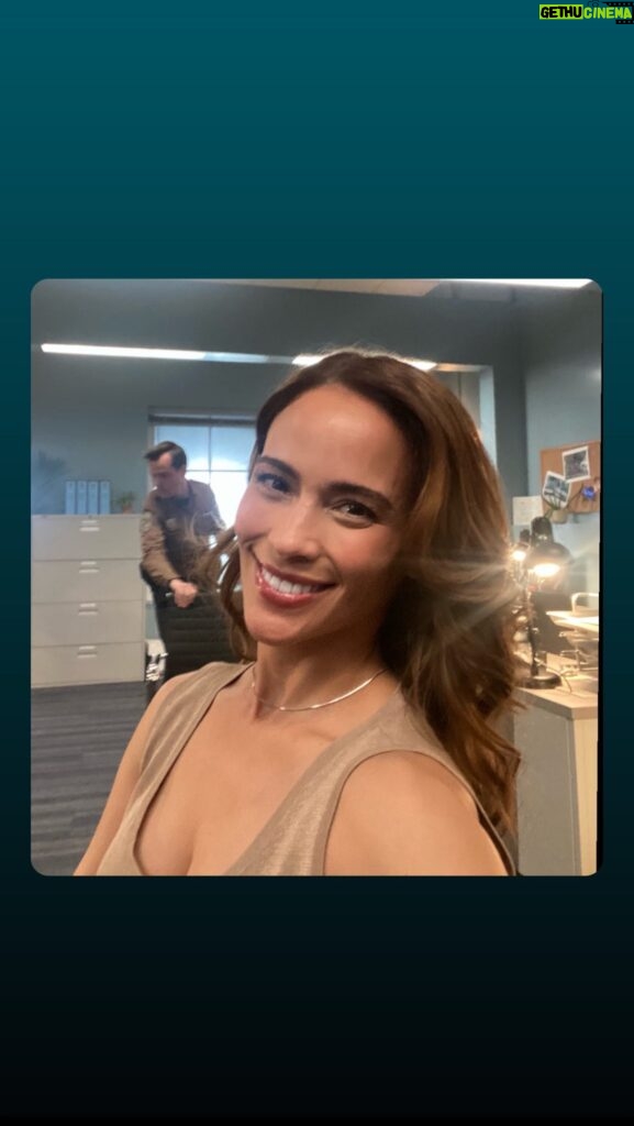 Paula Patton Instagram - A month ago I was introduced to RevAir and it absolutely blew my mind. It blew out my hair with no heat, no damage, sooo much shine and in half the time it normally takes me to…So when I went to do this job I knew I wanted to take it with me. RevAir was kind enough to send it to set and here’s the journey…Thank you @myrevair! 🙏🏾🫶🏾💕🥰💗