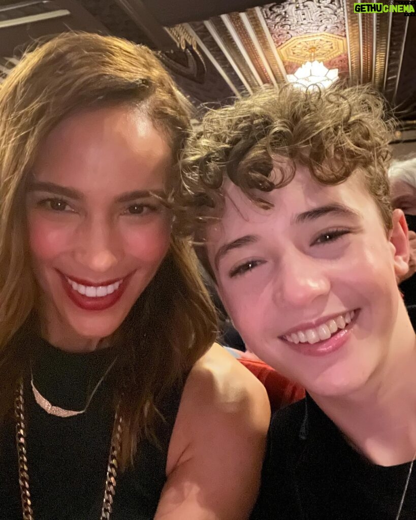 Paula Patton Instagram - MJ at the Pantages ❤️🎶… Julian and I LOVED the show! @romanwbanks was phenomenal! ✨✨🕺🏾🕺🏾💛💛 @hollywoodpantagestheatre @broadwayinhollywood @mjthemusical