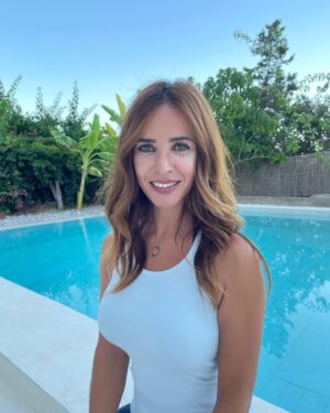 Paula Prendes Instagram - Estoy feliz de compartir con vosotros que soy embajadora de @allerganaesthetics_es formando parte de sus PARTNERS IN CONFIDENCE junto con @jvazquezoficial @saul_craviotto @noelopezv @dafnefernandez 

A lo largo de estos meses aprenderemos mucho sobre medicina estética, siempre de la mano de un experto en la materia. En mi caso, en este viaje me acompañará @dr.jota_ ¡Será todo un placer! 😊 

Juntos os explicaremos en qué consisten los tratamientos faciales y el vínculo que existe entre la confianza y la medicina estética. No tengo ninguna duda de que la confianza es la nueva belleza. Y es que, la cara es el reflejo de nuestra alma, y, por eso, es muy importante el bienestar de cada uno de nosotros. ¡Es tu responsabilidad hacerte cargo de lo más importante, tú! 

Además, me gustaría empezar preguntándoos: ¿Hasta qué punto crees que la medicina estética es un tema tabú a día de hoy? Os leo! 👀

 

#PartnerInConfidence #ThePowerOfConfidence #BellezaAMedida @aest.heticsmedicineqa