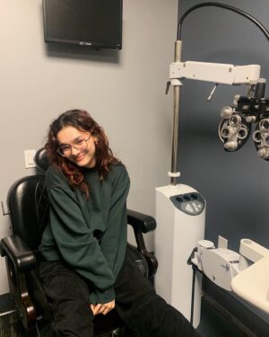 Paulina Chávez Instagram - I GOT LASIK & NOW I HAVE 20/20 VISION 

i’ve been wearing glasses for 15 years & contacts for 10, never thought I’d get lasik because I was scared of everything & anything going near my eye. @parkhurstnuvision made it such an easy & comfortable experience, I was jamming out to Hamilton the whole 10 mins of the procedure hehee

thank you to everyone at Parkhurst Nuvision, I’m beyond happy with my new eyes <33 
•
•
•
#parkhurstnuvision #lasiksa