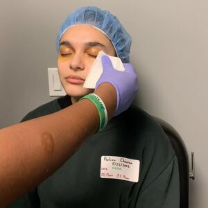 Paulina Chávez Instagram - I GOT LASIK & NOW I HAVE 20/20 VISION 

i’ve been wearing glasses for 15 years & contacts for 10, never thought I’d get lasik because I was scared of everything & anything going near my eye. @parkhurstnuvision made it such an easy & comfortable experience, I was jamming out to Hamilton the whole 10 mins of the procedure hehee

thank you to everyone at Parkhurst Nuvision, I’m beyond happy with my new eyes <33 
•
•
•
#parkhurstnuvision #lasiksa