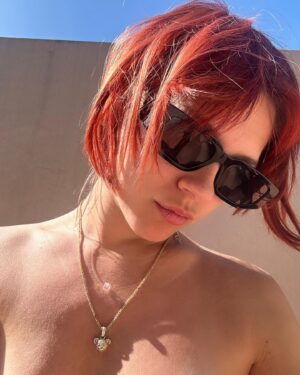 Paulina Vetrano Instagram - Sin pileta y sin aire pero sigo siendo #TeamVerano 🤷🏽‍♀️☀️👙🫰🏼