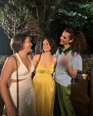 Pauline Hoarau Instagram - I came home for the Fashion Reunion☀️ 
It was different from what I usually do in so many ways and it had a particular feeling 🫶🏼 
I walked in front of my family and friends amongst a beautiful diversity of reunionese models. 
Since I started working, this was a first ! I felt Home and I felt emotional. 
Thank you to everyone who organized and participated in this event ❤️