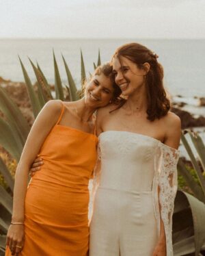Pauline Hoarau Instagram - A frienship like this 💛🧡 @antoninapetkovic 

✨ Dreamiest 2 in 1 jumpsuit @alexismabille

7.05.22

📸 @abigail_morellon