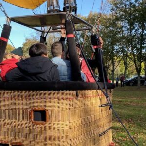 Pauline Bression Instagram - Octobre et Loire 🍁🚲🎈
.

#laloireavelo #montgolfière #regiondefrance #merveilles #paysagedautomne #chateaudamboise #leonarddevinci