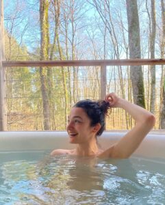 Pauline Bression Instagram - Forêt merveilleuse pour un moment acidulé 🍃🍬au @loirevalleylodges 💕 #weekend #decouverte #pleinenature #merveille