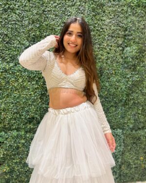 Payal Gupta Instagram - Amazing night ❤️
.
.
#sangeetnight #pookishadi #dance #instalike #instapicture #picoftheday #instamood #instalove #amazingnight #sangeet #loved #parihoonmain